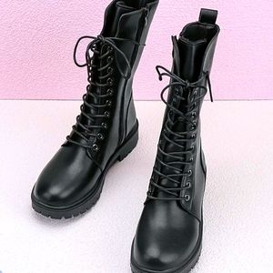 Black chunky lace up bombat boots